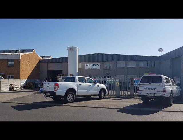 1,138M² FACTORY TO LET IN EVERITE INDUSTRIA